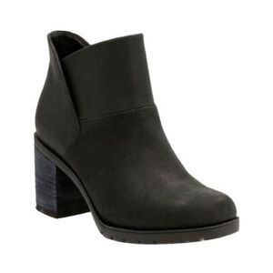 (SOLD) Clarks Malvet Helen Black Nubuck